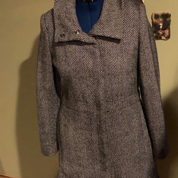 Coat - Picture 2 of 4